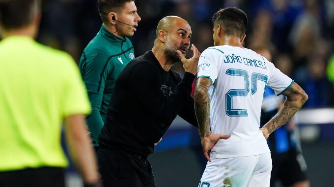 Với HLV Pep Guardiola, Cancelo đã bước lên đỉnh cao rồi rơi xuống vực sâu