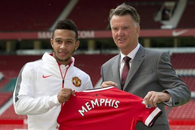 Van Gaal thất bại với Depay.