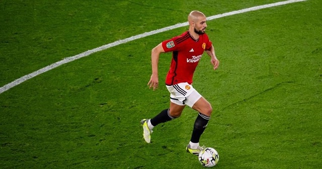 Amrabat đang làm tốt nhiệm vụ mà Ten Hag giao phó