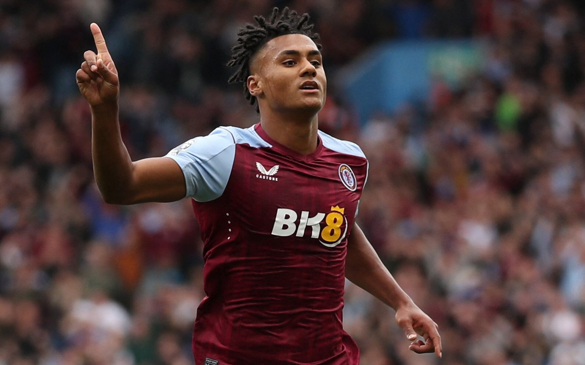 Ollie Watkins đã giúp Villa có chiến thắng thứ 10 liên tiếp trên sân nhà ở Premier League