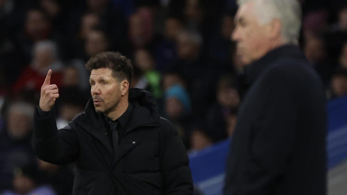 Simeone vẫn cho thấy sự "tinh quái" của mình khi giúp Atletico đánh bại Real