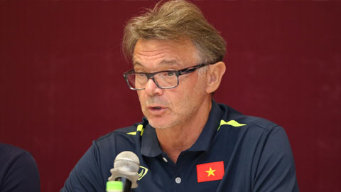 Troussier: ‘Tôi đến Việt Nam để giúp cầu thủ vươn tầm khu vực ra thế giới’