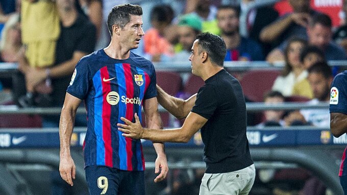 Lewandowski từng phàn nàn là chiến thuật của HLV Xavi khiến anh trở nên vô hại.