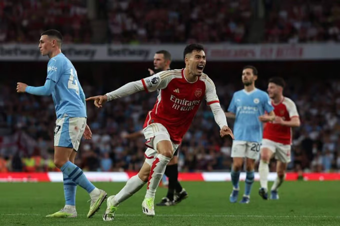 Martinelli vào sân từ ghế dự bị ghi bàn cho Arsenal trước Man City