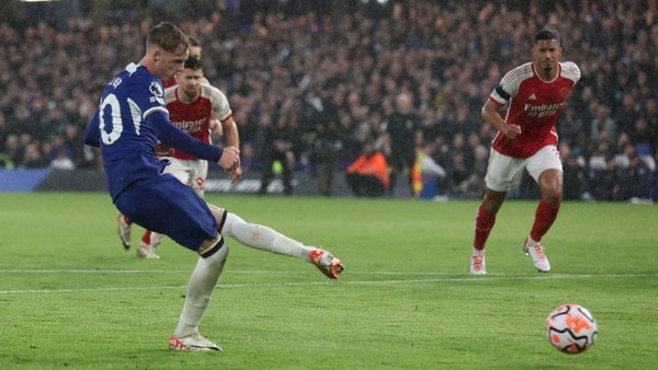 Cole Palmer ghi bàn nhưng Chelsea không thể vượt qua Arsenal