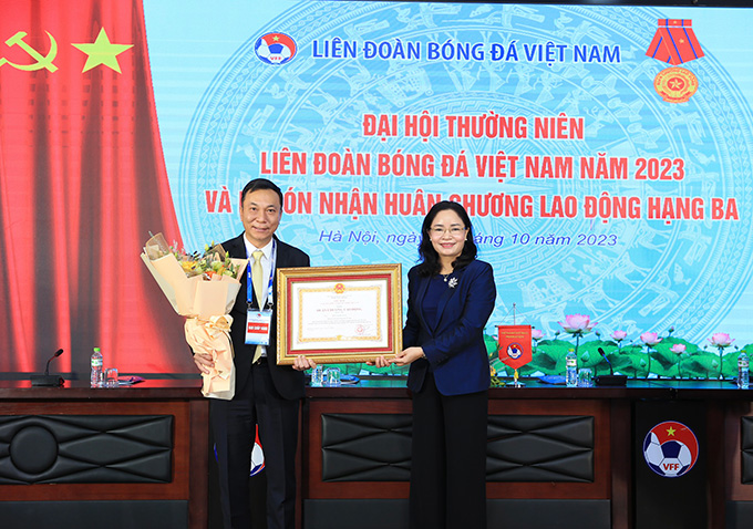 VFF vinh dự được tặng thưởng Huân chương Lao động hạng Ba - Ảnh: Đức Cường