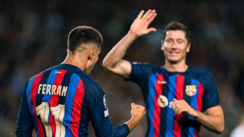 Xavi, hãy để Ferran Torres thay Lewandowski