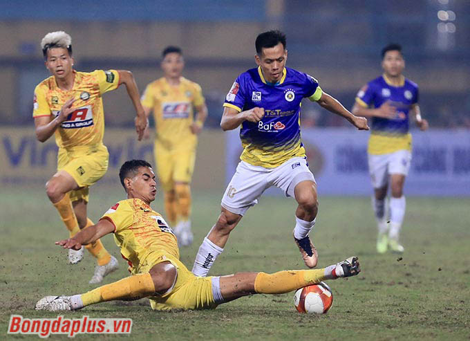 Hà Nội FC chỉ cán đích ở vị trí thứ 2 tại V.League 2023 - Ảnh: Minh Tuấn