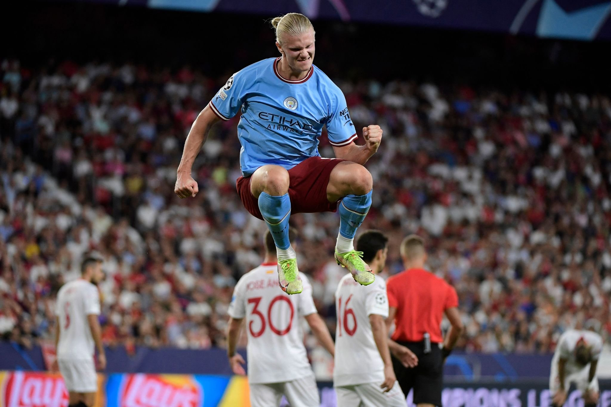 Haaland đang là chiến thần bay cao trên đôi cánh vinh quang của Man City