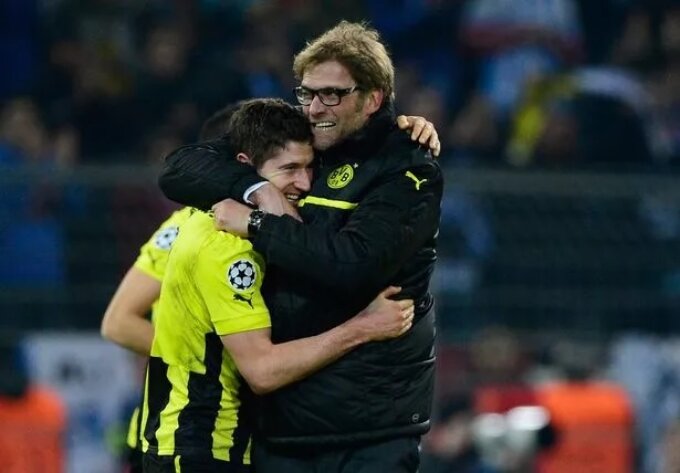 HLV Jurgen Klopp là người cha tinh thần của Lewandowski.