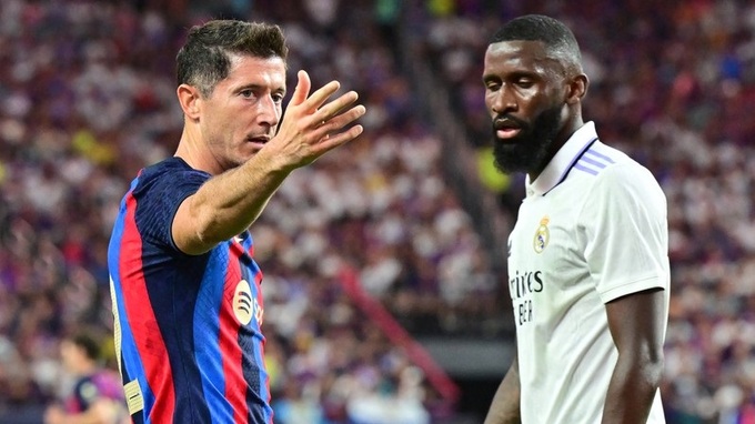 Rudiger (phải) sẽ đối đầu với Vua phá lưới La Liga mùa trước là Lewandowski.