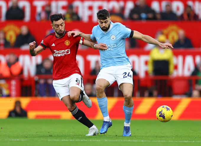 Cầu thủ Man City có khá nhiều đường chuyền hỏng vào đầu trận nhưng MU đã không thể tận dụng thành công