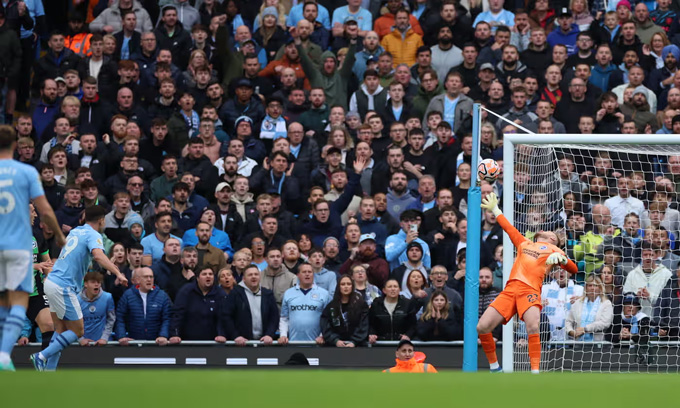 Alvarez mở tỷ số cho Man City