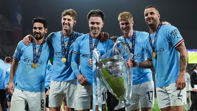 Man City hoàn tất "cú ăn ba" mùa trước