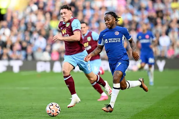 Raheem Sterling chơi thăng hoa và giúp Chelsea giành 3 điểm trên sân khách