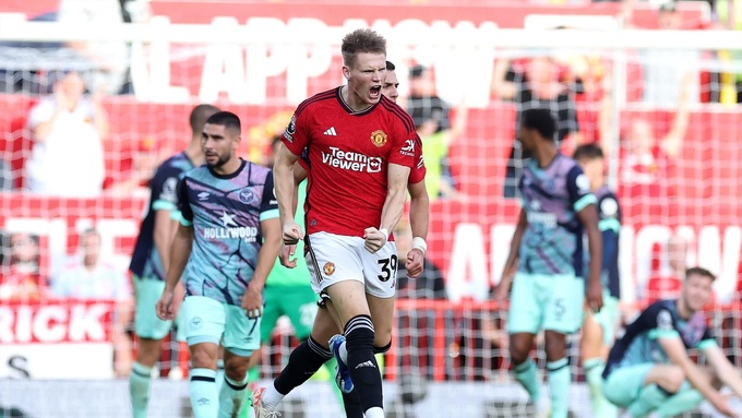 McTominay vừa lập cú đúp giúp MU ngược dòng thắng Brentford 2-1