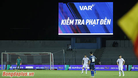 Bàn thắng đầu tiên V.League 2023/24 có dấu ấn của VAR