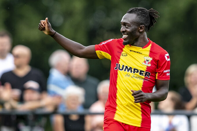 Bobby Adekanye, nguồn cảm hứng của hiện tượng Go Ahead Eagles tại giải VĐQG Hà Lan.