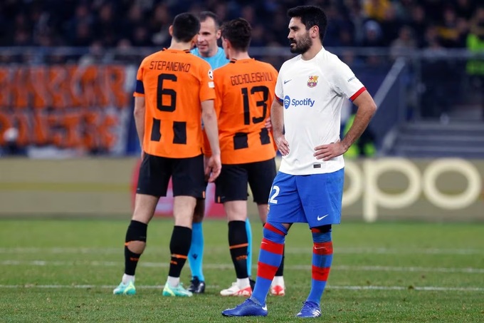 Trận thua Shakhtar 0-1 ở loạt trước đã khiến Barca phải đá trận chung kết bảng với Porto.