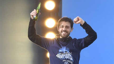 Bernardo Silva thừa nhận Liverpool đang gây sức ép lên Man City