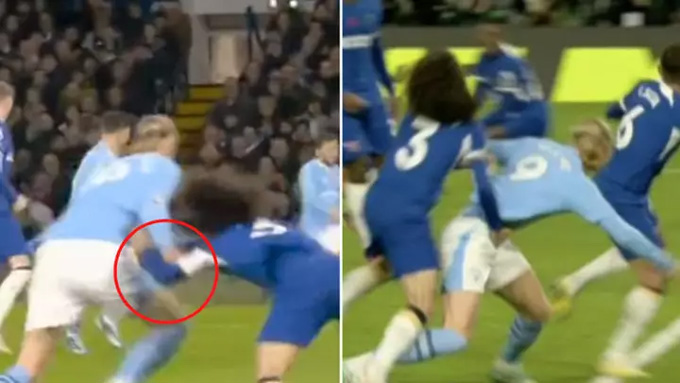 Haaland đã kéo áo Cucurella trước khi bị hậu vệ phía Chelsea ôm ngã