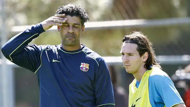 HLV Rijkaard là người đã đưa Messi lên đội 1 Barca