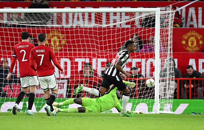 MU đã bị Newcastle đánh bại 0-3 và loại khỏi Cúp Liên đoàn