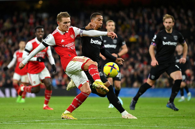 Cách tiếp cận thận trọng hơn của Arsenal đã ảnh hưởng không nhỏ đến Odegaard