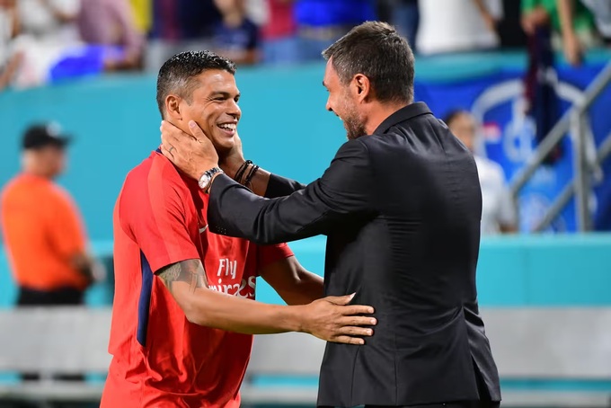 Paolo Maldini (phải) là người truyền cảm hứng cho Thiago Silva