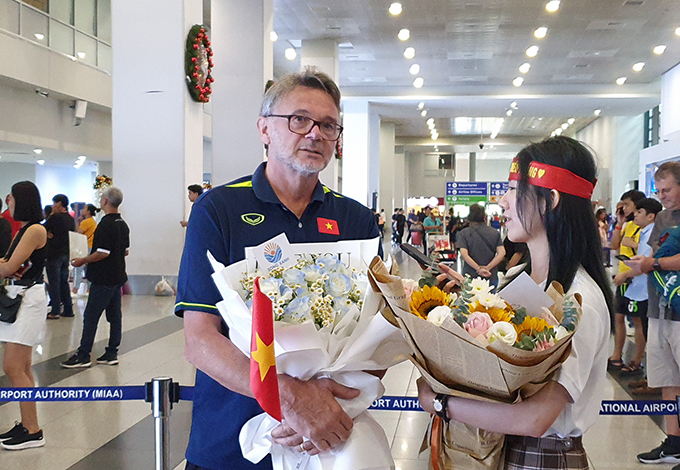 HLV Troussier quyết tâm làm cuộc cách mạng trong lối chơi của ĐT Việt Nam