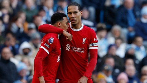 Van Dijk khen Alexander-Arnold là hậu vệ hàng đầu