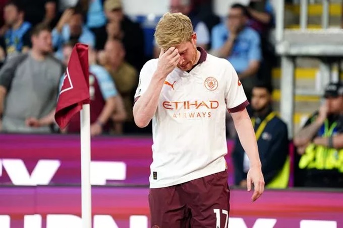 Kevin de Bruyne đang phải nghỉ dài ngày vì chấn thương gân kheo