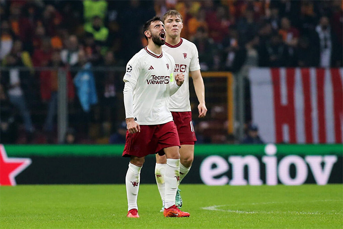 Bruno giúp MU dẫn trước 2-0 trước Galatasaray...