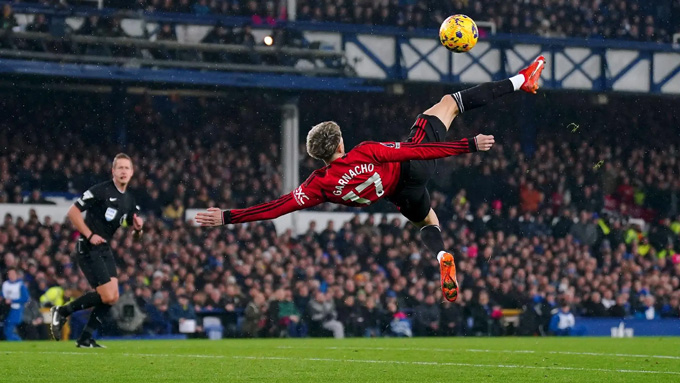 Siêu phẩm ghi bàn của Garnacho vào lưới Everton