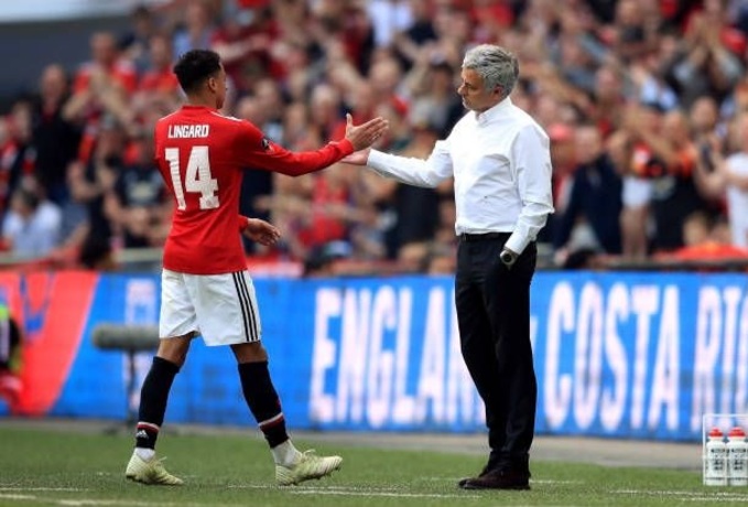 HLV Mourinho từng rất nỗ lực chặn đà sa sút của Lingard.