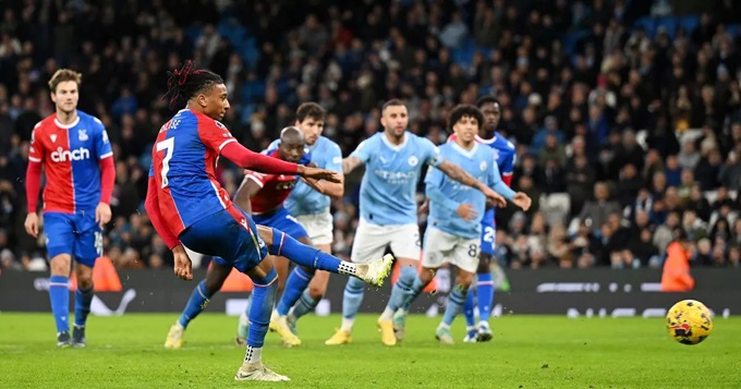 Man City bị Crystal Palace gỡ hòa 2-2 vào những giây cuối cùng