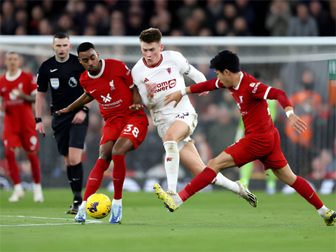 McTominay và các đồng đội đã có trận cầu quả cảm trước Liverpool