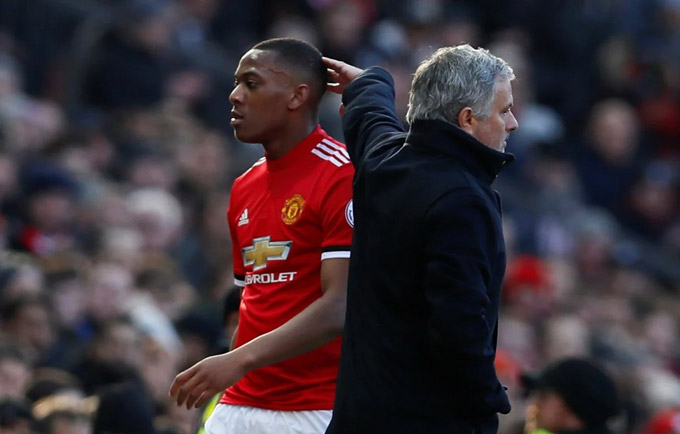 Mourinho muốn loại bỏ Martial nhưng chính ông mới là người bị đẩy ra đường