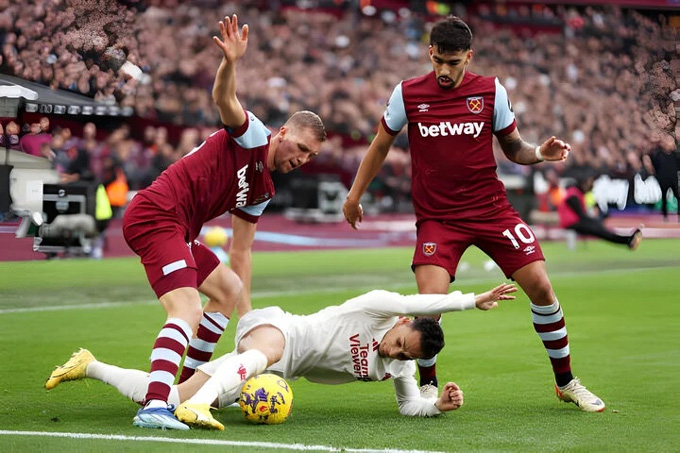 MU (áo trắng) đá quá tệ trước West Ham ở vòng 18