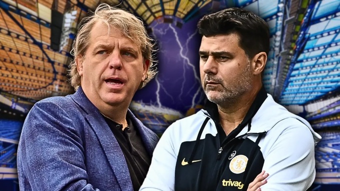 Tỷ phó Boehly (trái) nên tiếp tục kiên nhẫn với HLV Pochettino