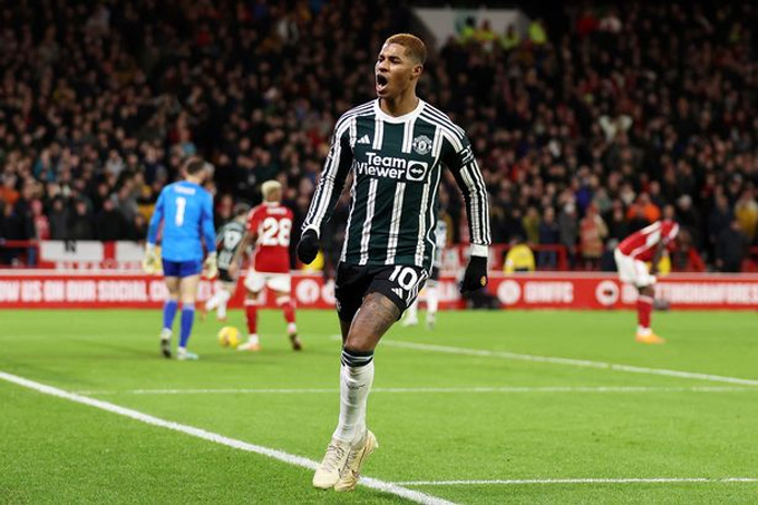 Rashford ghi bàn trở lại nhưng MU vẫn thua đau Nottingham