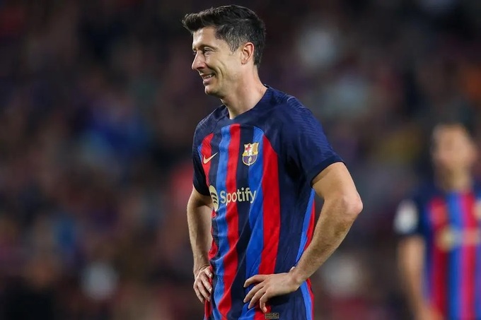 Lewandowski không kham nổi quá nhiều vai diễn trong lối chơi của Barca