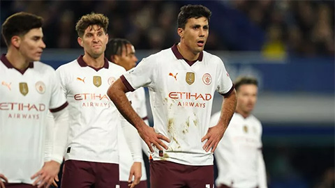 Rodri 'tặng quà' cho Everton