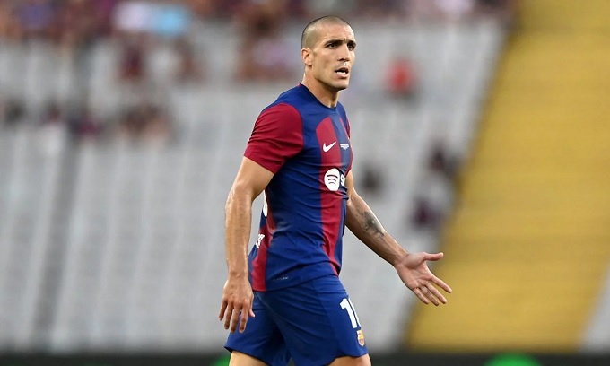 Oriol Romeu có thừa cơ bắp nhưng quá thiếu trình độ để được góp mặt trong tuyến giữa Barca