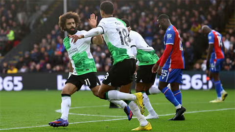 Salah ghi bàn thứ 200 cho Liverpool