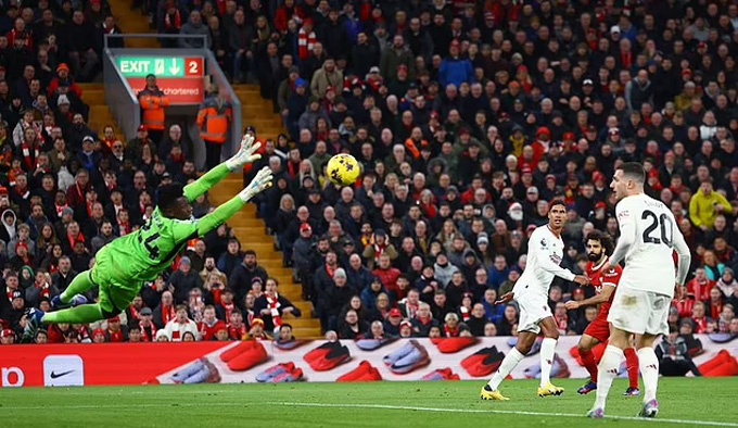 Onana đã có 8 pha cứu thua giúp cỗ xe buýt của MU đứng vững tại Anfield