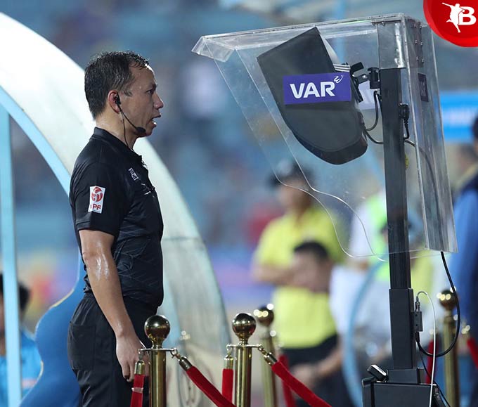 VAR hiện diện ở V.League - Ảnh: Phan Tùng