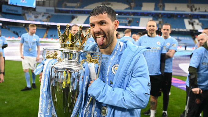 Aguero xứng đáng được tạc tượng tại Man City