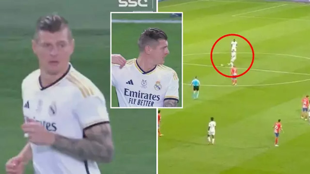 Kroos bị fan la ó trên sân