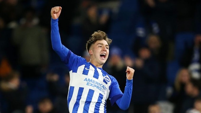 Hinshelwood là một trong những cầu thủ U20 đã ghi bàn cho Brighton ở mùa này